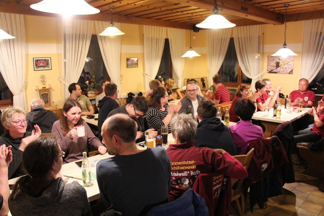 edelweiss offenbau verteidigt goldschlaegerpokal 06