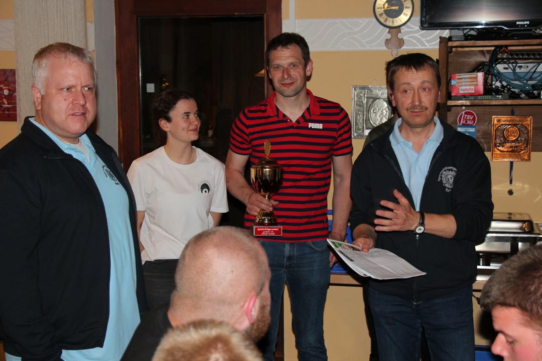 edelweiss offenbau verteidigt goldschlaegerpokal 10