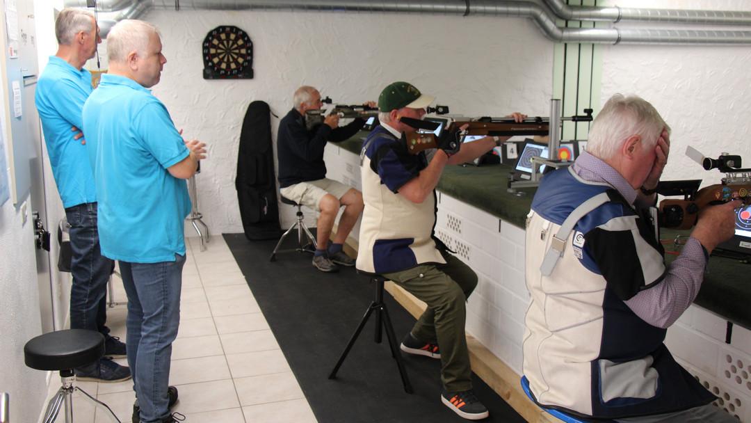 zwei goldschlaegerpokale zum jubilaeum 03