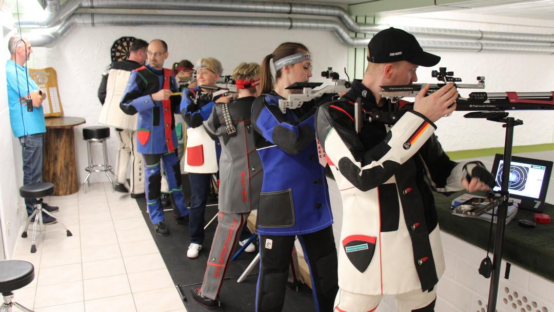 zwei goldschlaegerpokale zum jubilaeum 06