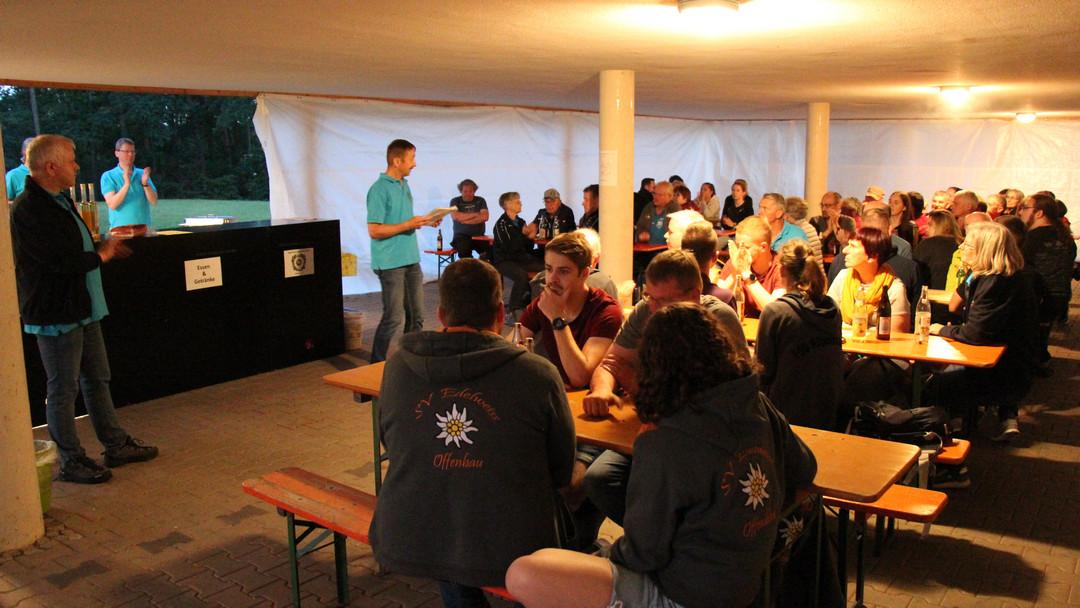 zwei goldschlaegerpokale zum jubilaeum 11