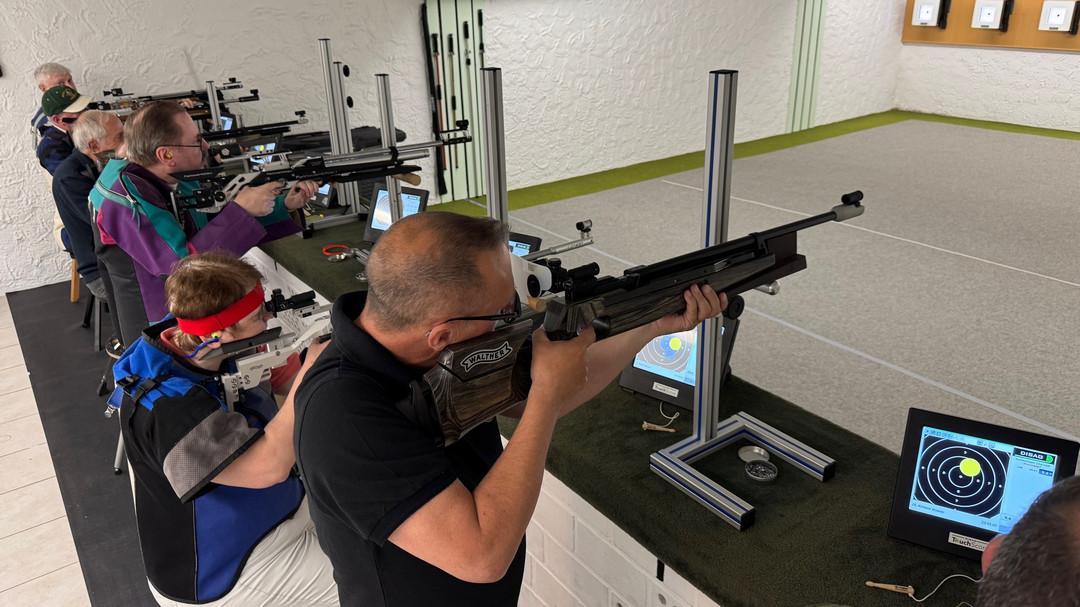 24 teams beim goldschlaegerpokalschiessen 01