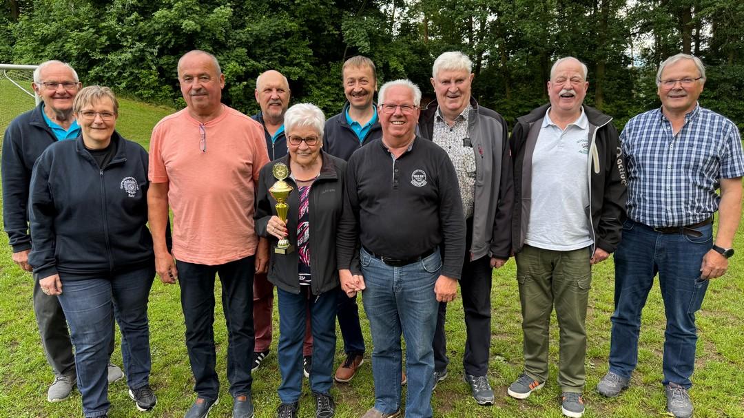 24 teams beim goldschlaegerpokalschiessen 02